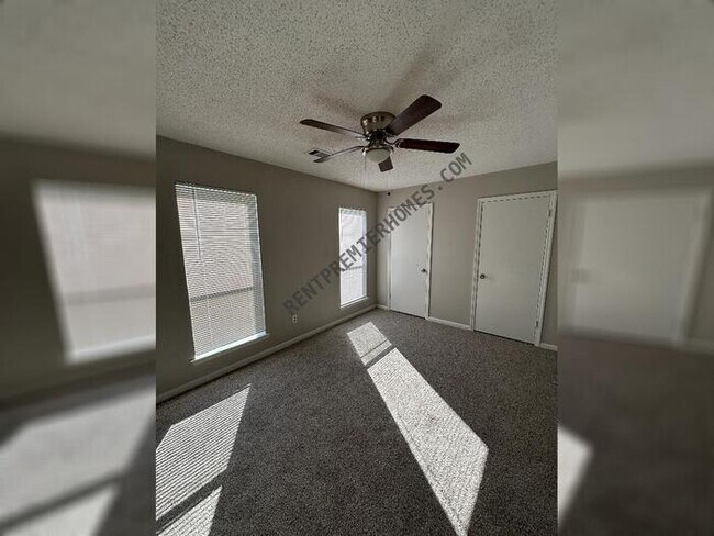 Building Photo - 205 Otter Pl