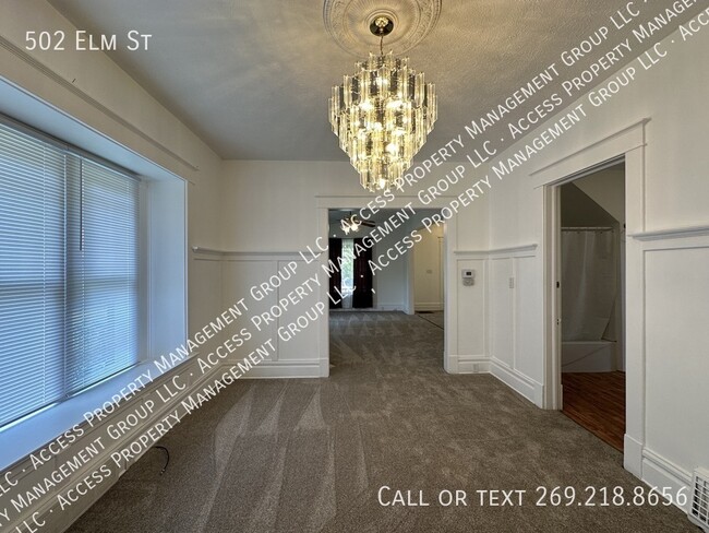 Building Photo - 502 Elm St