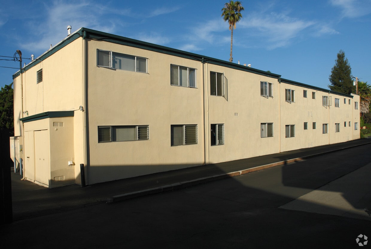 Building Photo - 322 W Anapamu St