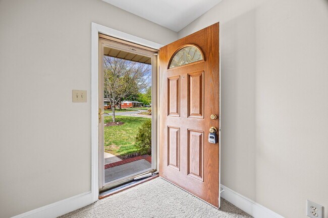 Foto del edificio - Charming Cul-de-Sac Ranch with Fenced Yard & Detached Garage – Move-In Ready!
