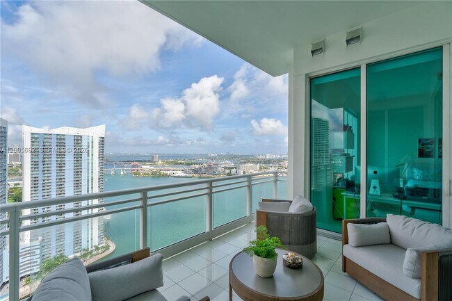 Foto del edificio - 900 Brickell Key Blvd
