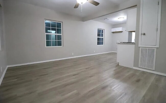 Foto del edificio - 5202 N Rockwell Ave