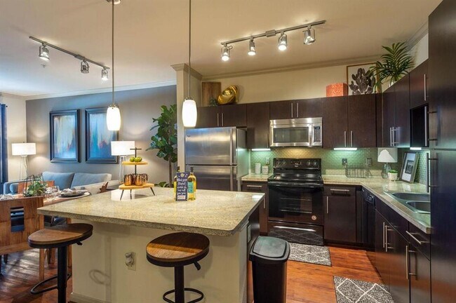 Foto del edificio - 8877 Lakes at 610 Dr