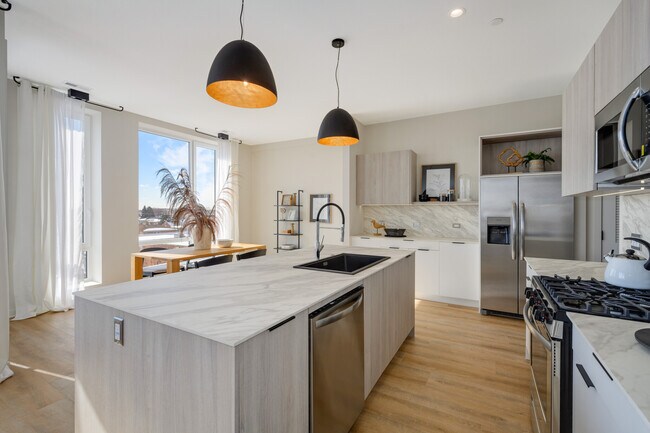 Foto del edificio - 6340 W Belmont Ave