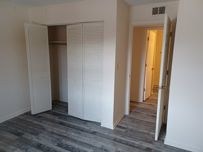 Foto del edificio - 901 Crosshill Dr