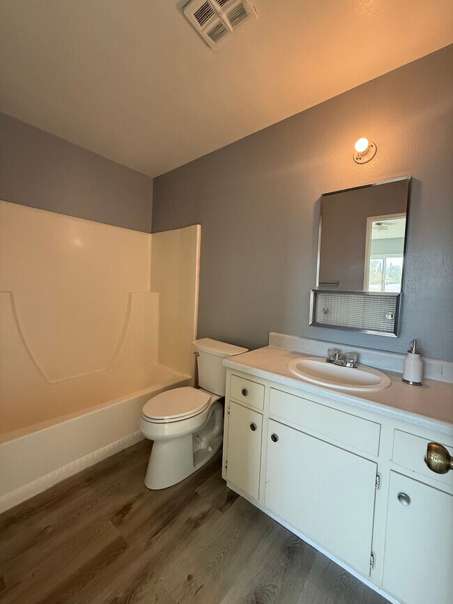 Foto del edificio - 12498 3rd St