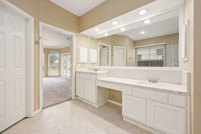 Foto del edificio - 1919 Valleria Ct