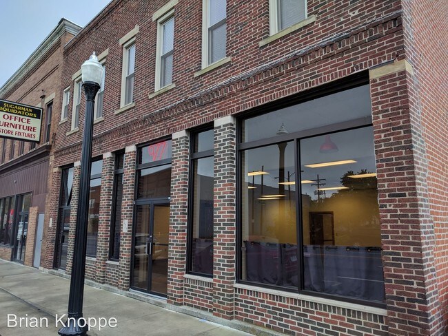 Building Photo - 975 W Broad St