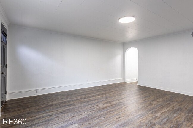 Building Photo - 2 br, 1 bath House - 8 Regina South Side S...
