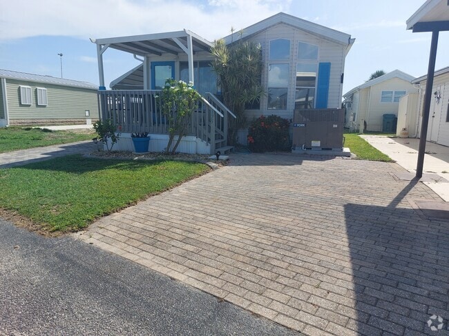 Building Photo - 1475 Flamingo Dr
