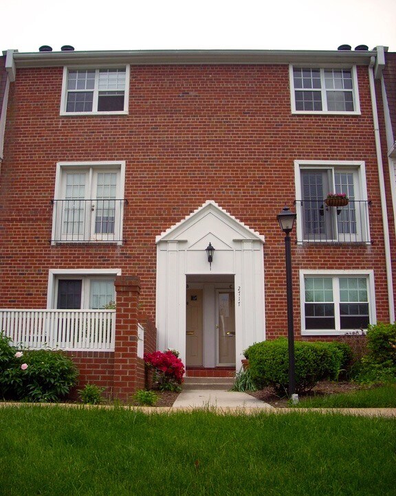 2717 S Walter Reed Dr, Arlington, VA 22206 Condo for Rent in
