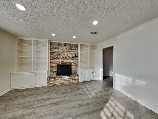 Building Photo - 3603 Plum Hollow Dr