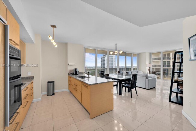 Building Photo - 1830 S Ocean Dr