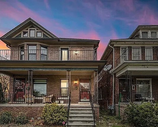 Vista frontal - 613 Belmont St