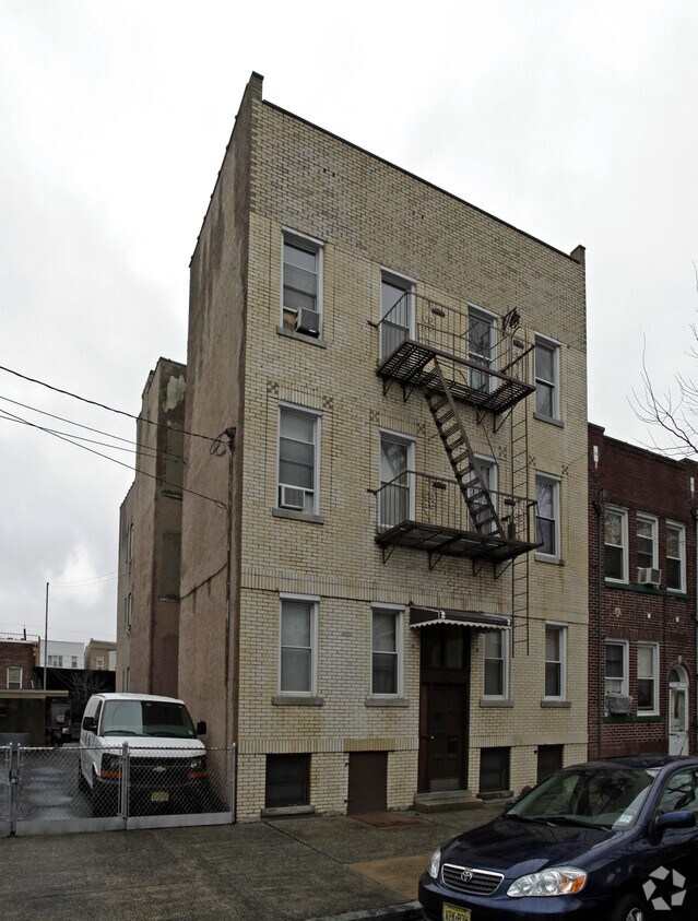 Primary Photo - 47 Wales Ave