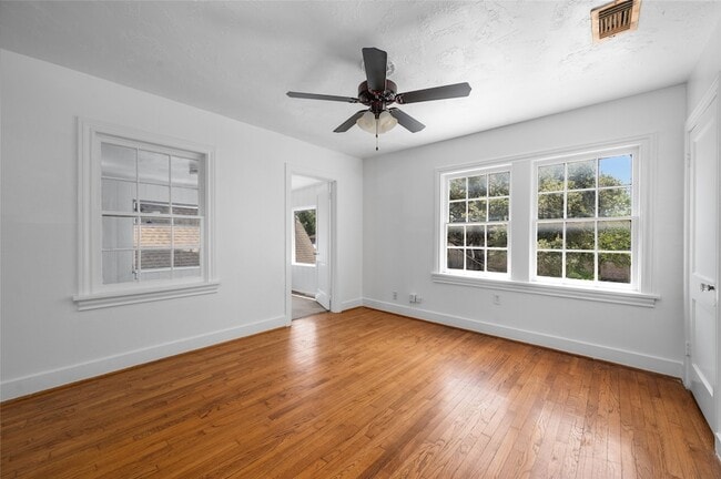 Foto del edificio - 1955 Lexington St