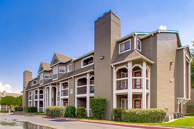 Building Photo - 1032 San Jacinto Dr