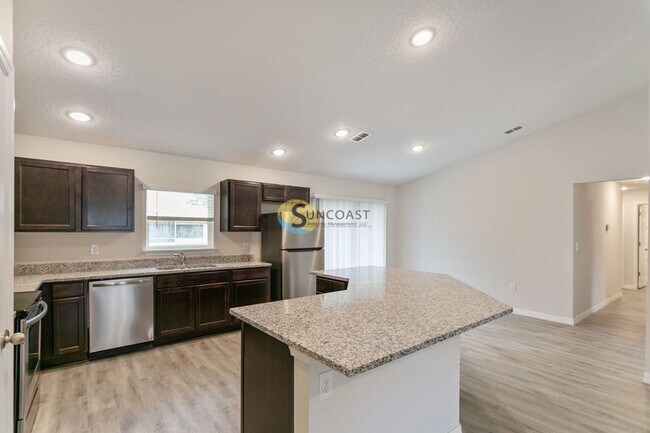 Foto del edificio - 20241 Peachland Blvd