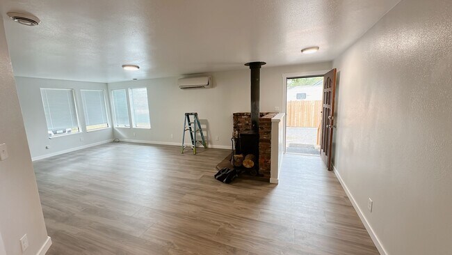 Foto del edificio - Affordable 3bdrm/1 bath home with storage ...