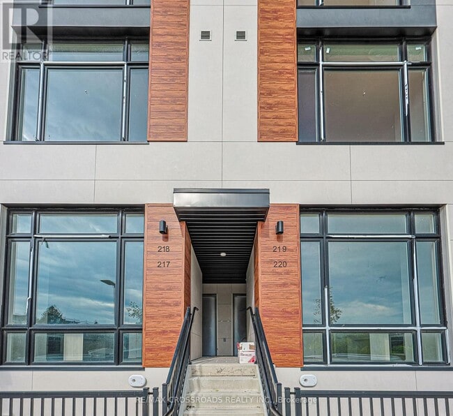 Building Photo - 8 Steckley House Ln