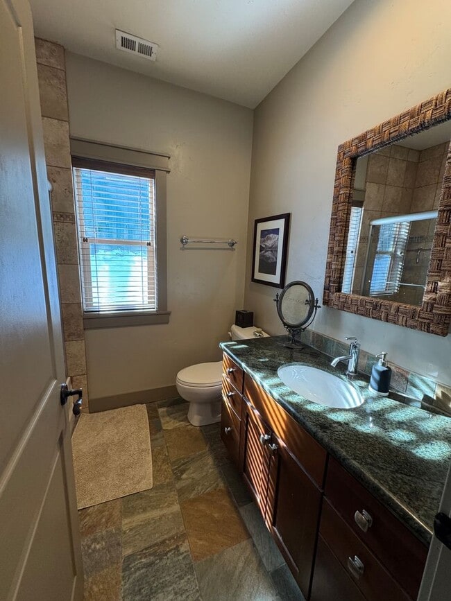 Building Photo - Fully Furnished Mountain Home with Private Deck