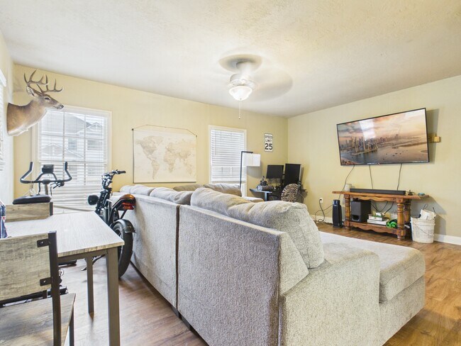 Foto del edificio - 608 Highlands St