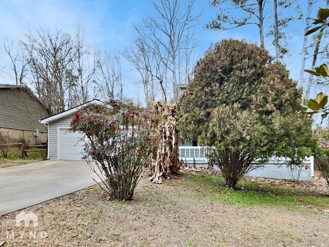 Building Photo - 2870 Woodhollow Ln