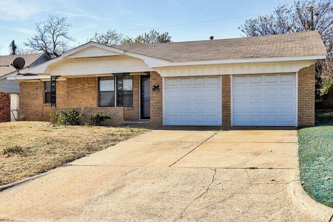 Foto del edificio - First Full Month's Rent Free! Spacious 3BD/1.BTH Home in Spencer