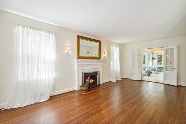 Foto del edificio - 4326 42nd St NW