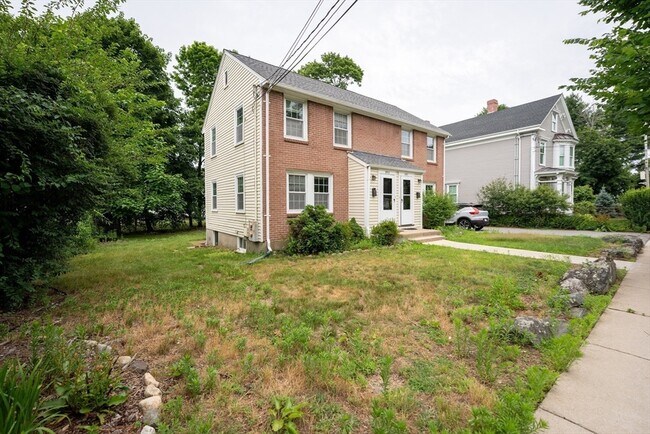 Building Photo - 993 Massachusetts Ave