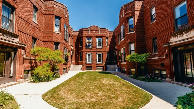 Building Photo - 3710 W Wrightwood Ave