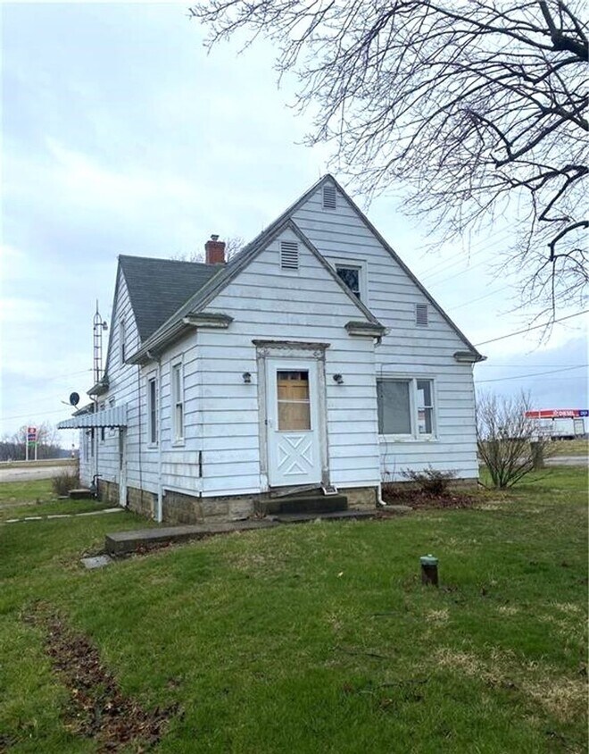 Foto principal - Three bedroom, single family home