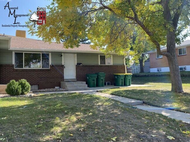 Foto del edificio - Large duplex with finished basement!! Near...
