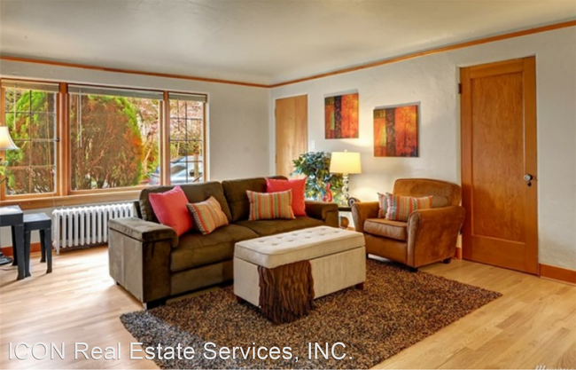 Building Photo - 711 NE 43rd St