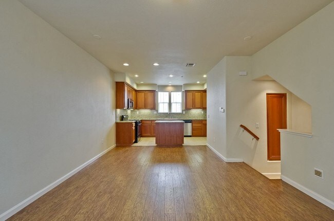 Building Photo - Great Home in a Great Area