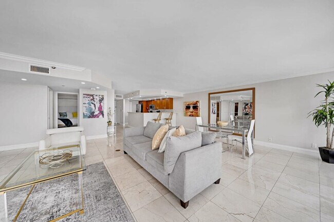 Foto del edificio - 1717 N Bayshore Dr