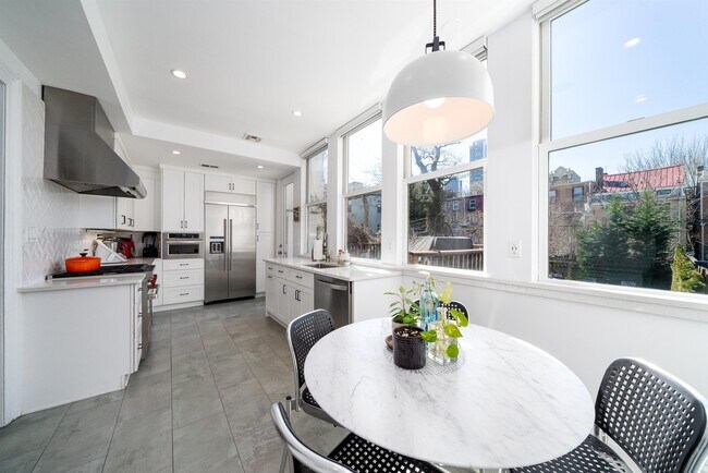 Building Photo - 51 Wayne St