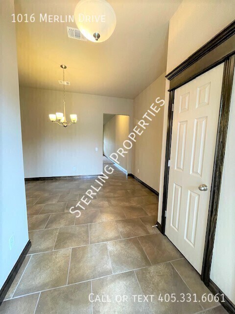 Foto del edificio - 1016 Merlin Dr