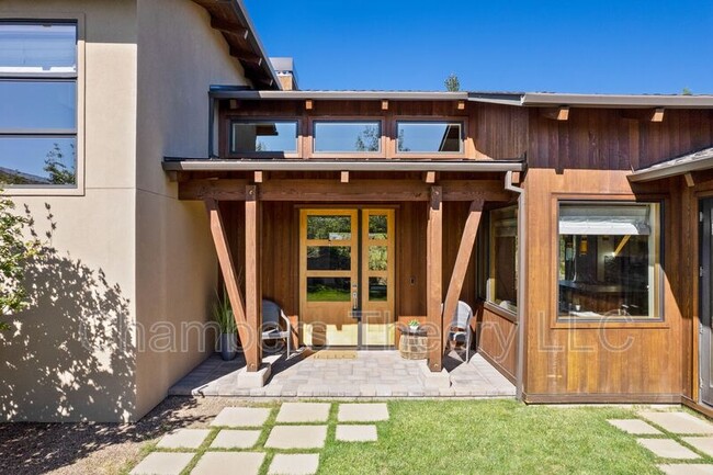 Building Photo - 62695 Big Sage Way
