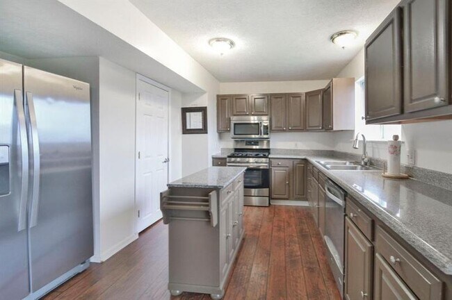Building Photo - 1002 Wingate Dr