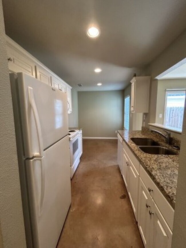 Foto del edificio - 2-bed/2-bath in a great location!