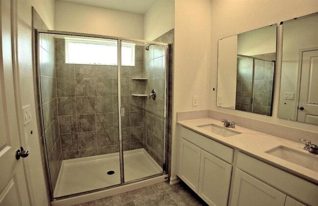 Building Photo - 2644 Skyline Lp