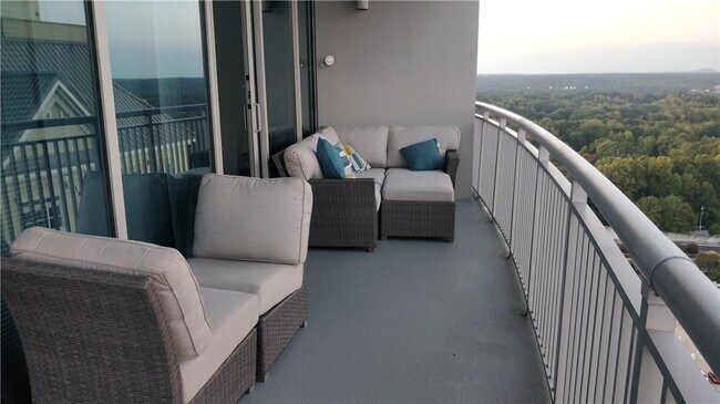 Foto del edificio - 3338 Peachtree Rd NE