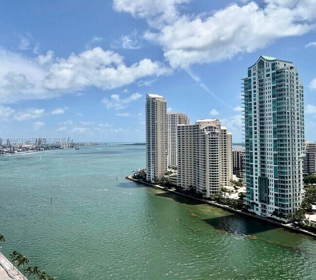 Foto del edificio - 300 S Biscayne Blvd