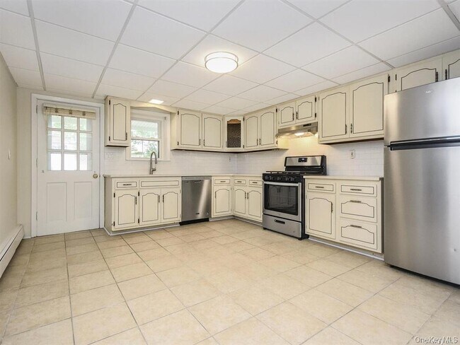 Building Photo - 39 Graywood Rd