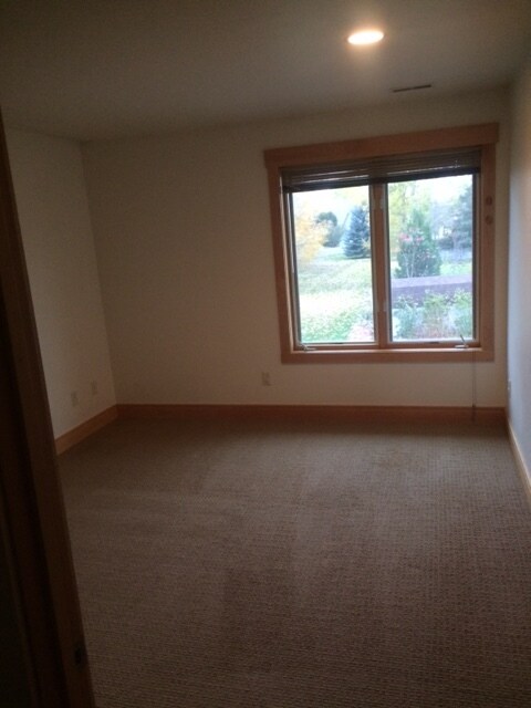 Building Photo - 1281 Stoneridge Dr