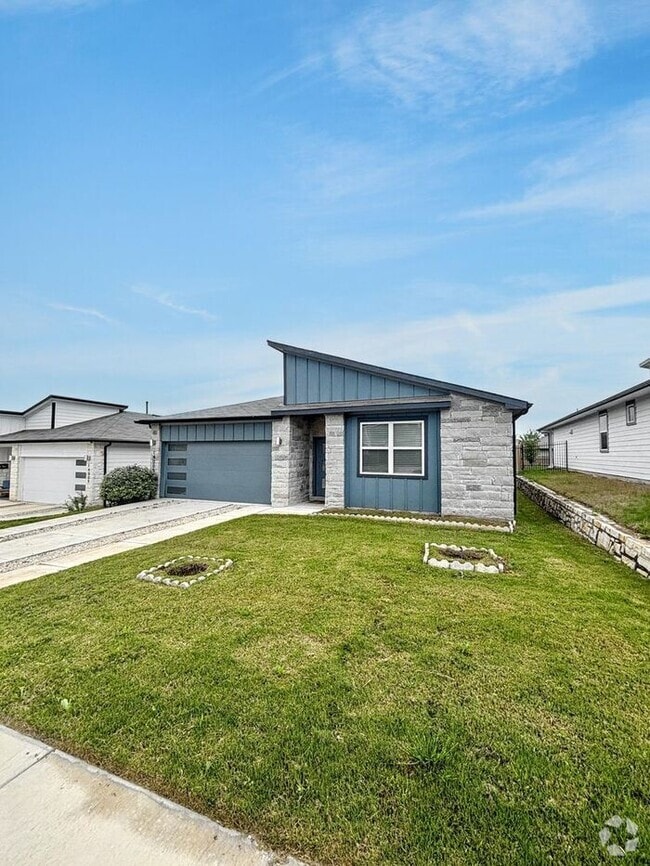 Building Photo - 14005 Lubeck Dr