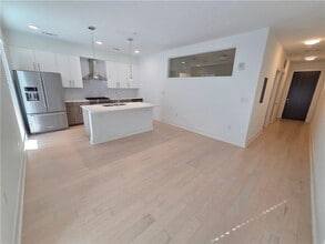 Building Photo - 775 Juniper St NE