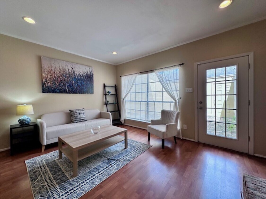 Foto principal - 2228 S Piney Point Rd