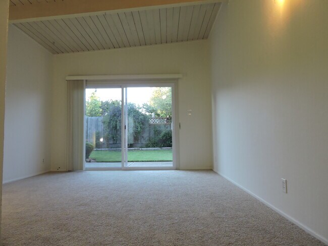 Living Room - 4527 Overend Ave